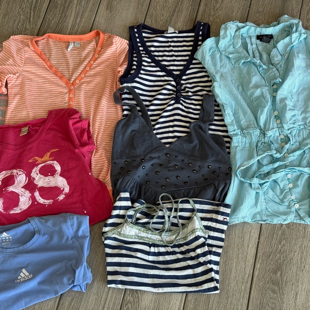 Bundle of 11 Juniors Tops Size Small - Picture 3 of 4